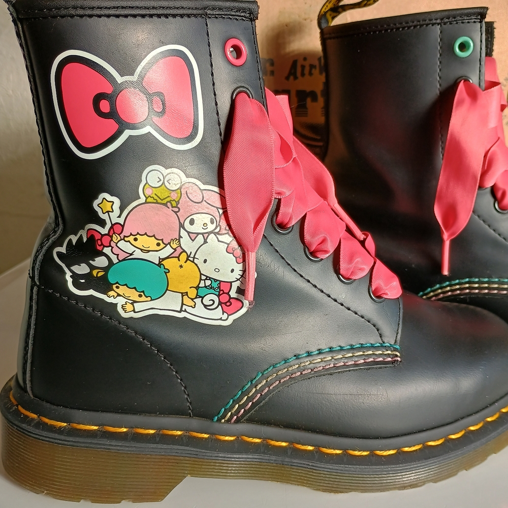 ๐ป CUTE CORE ๐ป Dr Martens, Sz 5, Hello Kitty & Friends rugged sole boots, HK&F - Picture 2 of 16